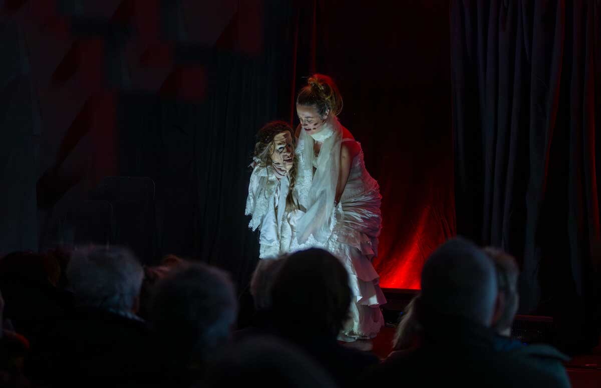 Ida van dril LadyM Winterroute Puppet International Meppel